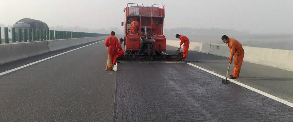 Reparación de juntas en autopistas y puentes