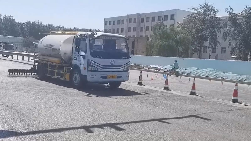 5000L Asphalt Distributor Truck (26kW Auxiliary Engine)